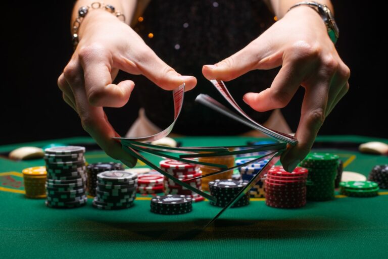 Girl,Dealer,Or,Croupier,Shuffles,Poker,Cards,In,A,Casino